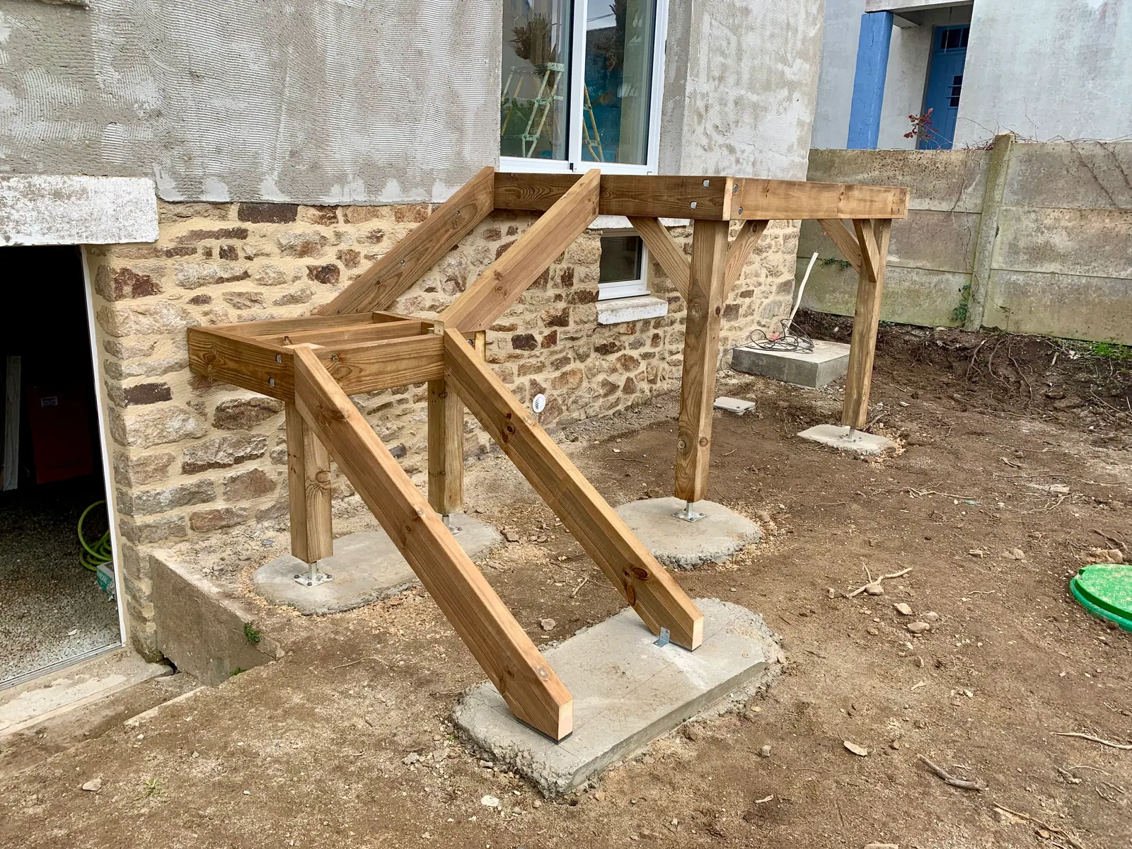 Terrasse sur pilotis à Auray — photo 1