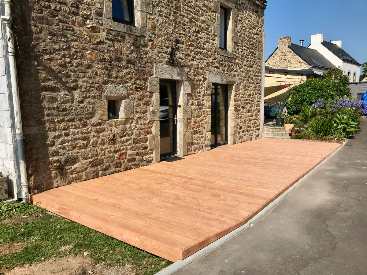Terrasse douglas à Locoal-Mendon