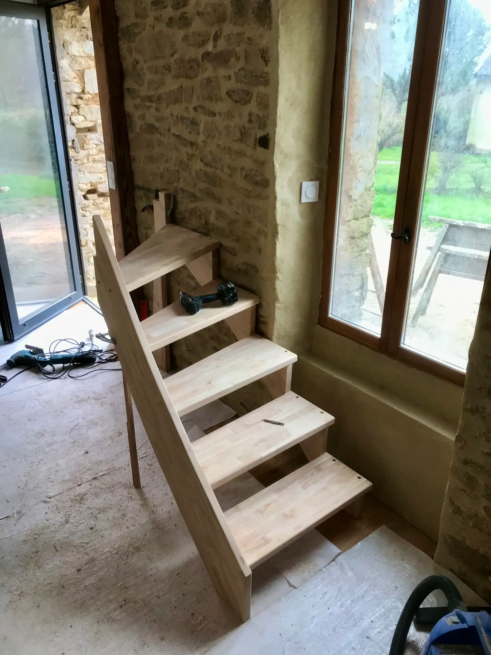 Escalier hévéa à Landévant — photo 1