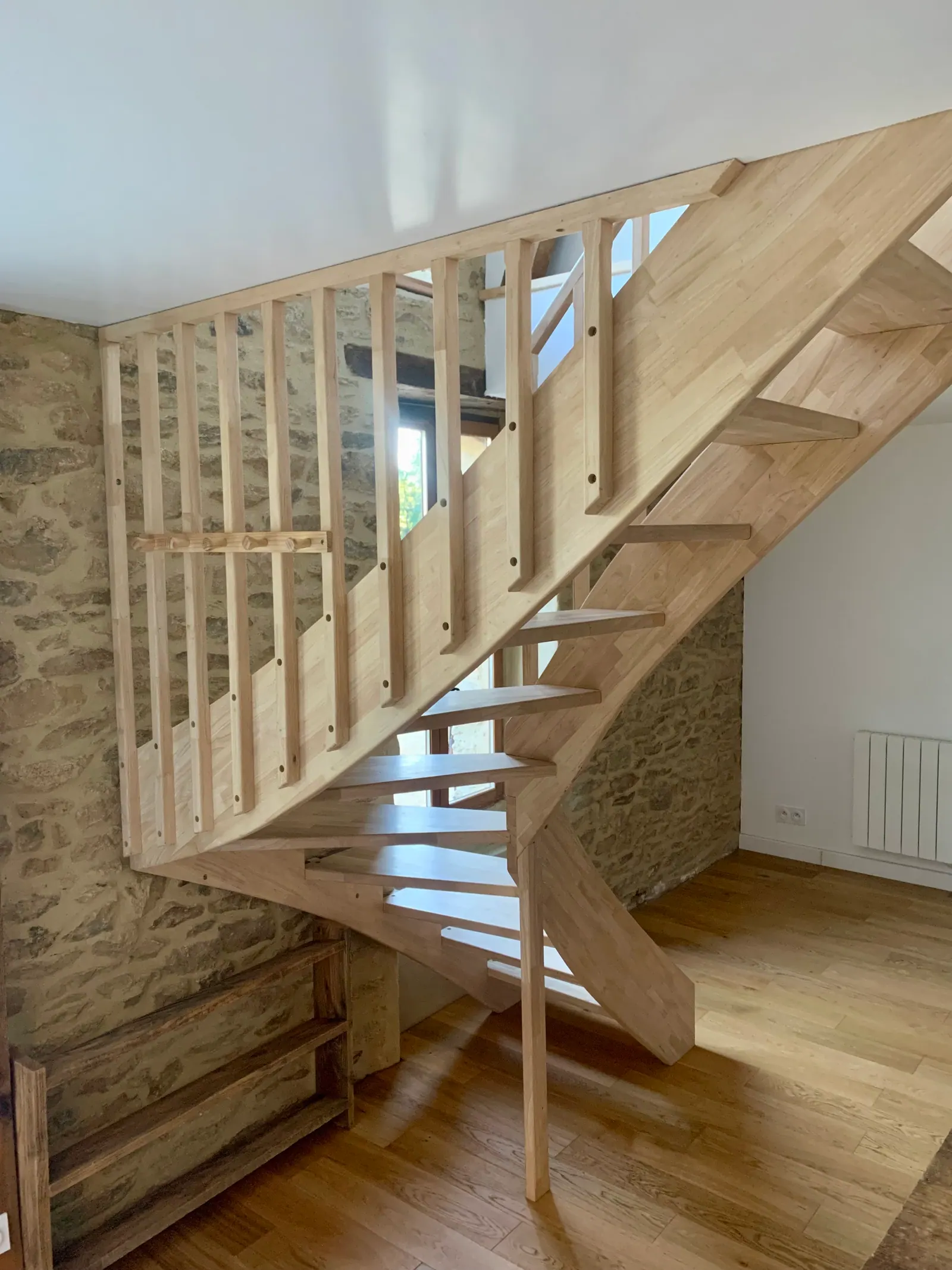 Escalier hévéa à Landévant